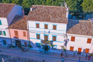 a group of buildings with people walking on a street at Zimmer Camere in Sirolo