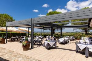 A restaurant or other place to eat at Relais Riserva di Fizzano