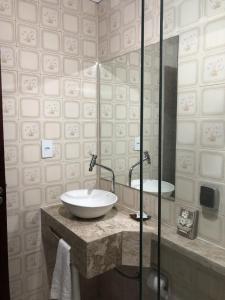 Ett badrum på Pousada Romã