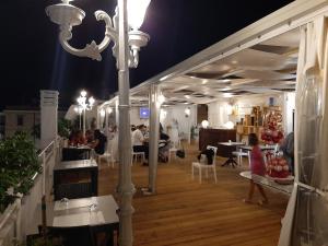 Restoran või mõni muu söögikoht majutusasutuses Hotel Federico II