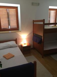 Postel nebo postele na pokoji v ubytování Buffet M Apartments and Rooms Obrovac