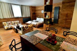 a living room with a bed and a table at MH Olen Boutique Hotel in Alagna Valsesia