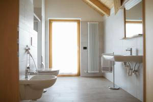 Kúpeľňa v ubytovaní Agritur Rizzi di Inama Ugo + 37 fotografií