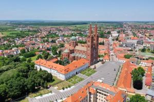 Nespecifikovaný výhled na destinaci Ðakovo nebo výhled na město při pohledu z apartmánu