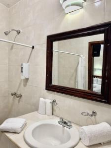Ett badrum på Hotel Caribe