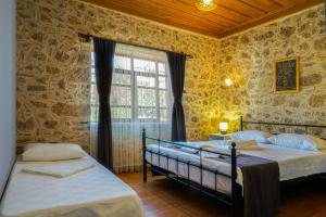 Un pat sau paturi într-o cameră la La Casa Carina Butik Otel