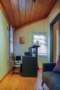 a living room with a couch and a desk with a computer at La Casa Carina in Antalya