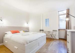 Кровать или кровати в номере Atelier d Artiste Le Marais Paris - exceptionnel !