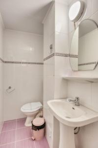Koupelna v ubytování Casa Octaral