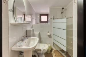 Koupelna v ubytování Casa Octaral + 37 fotografií