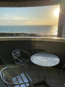 Un balcón o terraza de Apartamento em Fortaleza em frente a praia do Futuro