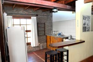 Kuchyň nebo kuchyňský kout v ubytování LA TOMA Complejo de Montaña - Cabañas y Habitaciones en Hosteria