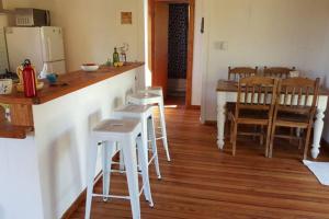 Restaurant o un lloc per menjar a Rinconcito - Casa de descanso y río en Punta Gorda, Uruguay