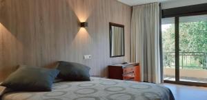 A bed or beds in a room at El Retiro
