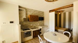 Kuchyňa alebo kuchynka v ubytovaní Agriturismo Casa Orsini