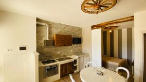 Kuchyňa alebo kuchynka v ubytovaní Agriturismo Casa Orsini