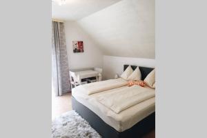 Posteľ alebo postele v izbe v ubytovaní Gemütliches Ferienhaus am Waldrand