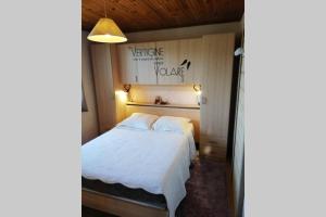a hotel room with a bed and a sign on the wall at Appartement La Croix Saint Jean Valberg in Valberg