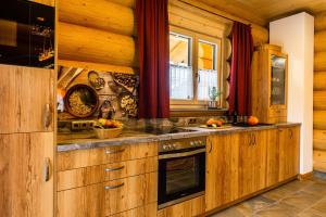 Kuchyň nebo kuchyňský kout v ubytování Alpenchalet St.Ulrich