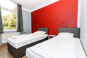 Postel nebo postele na pokoji v ubytování Apart Hotel Sarstedter Hof