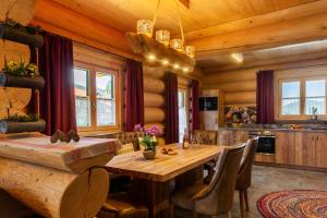 Kuchyň nebo kuchyňský kout v ubytování Alpenchalet St.Ulrich