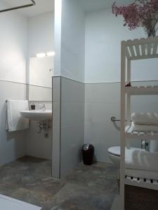 Casa Rural Rectoría de Raspay tesisinde bir banyo