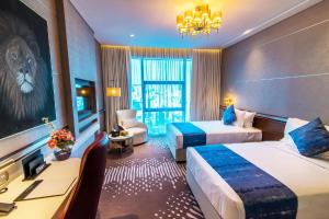 Un pat sau paturi într-o cameră la VIP Hotel Doha Qatar