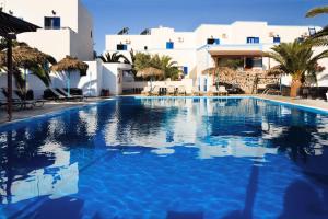 The swimming pool at or close to Gardenia Hotel