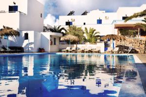 The swimming pool at or close to Gardenia Hotel
