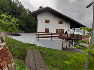 a small white building with a bench in front of it at Villetta Casale in Comano Terme