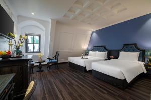 Postel nebo postele na pokoji v ubytování Ha Long Essence Hotel