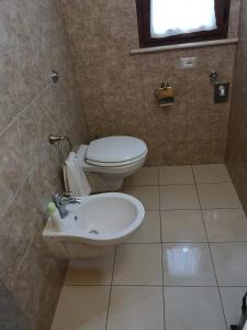 a bathroom with a toilet and a sink at Guest house le grazie in Orte