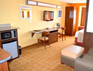 Kuchyň nebo kuchyňský kout v ubytování Microtel Inn and Suites by Wyndham Rawlins