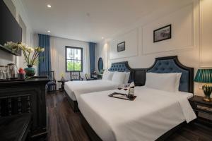 Postel nebo postele na pokoji v ubytování Ha Long Essence Hotel