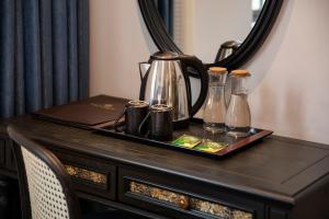 Příslušenství pro přípravu čaje a kávy v ubytování Ha Long Essence Hotel