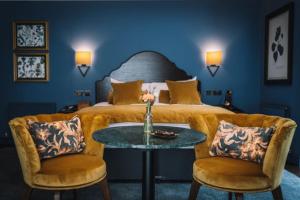 Bridge House Hotel & Silver Howe View Cottage的休息区