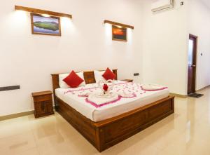 A bed or beds in a room at Four Points Resort - Anuradhapura