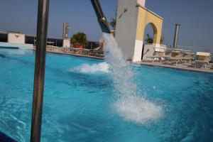 Bazén v ubytování Eraclea Palace Hotel 4 stelle S nebo v jeho okolí