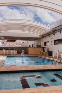 Piscina de la sau aproape de Alzira Granada Hotel