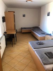 Postel nebo postele na pokoji v ubytování Penzion Adamčík
