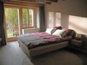 Un pat sau paturi într-o cameră la Le Pré