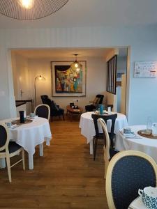 Restaurant ou autre lieu de restauration dans l'établissement Hôtel L'ideal le Mountbatten