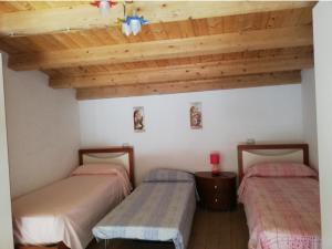 Postel nebo postele na pokoji v ubytování a 100metri da Piazza Duomo di Ortigia