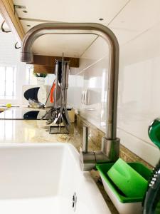 a kitchen with a sink with a green sponge at Apartamento Las Gacelas in Mazagón +22 photos