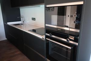 A kitchen or kitchenette at A Palleira de Lola Még 37 kép