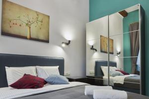 Ένα ή περισσότερα κρεβάτια σε δωμάτιο στο 7 HEAVEN Elegant Rooms KRAKÓW Old Town +13 φωτογραφίες