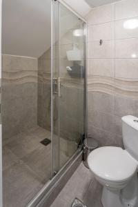 Koupelna v ubytování Hostel Denica + 35 fotografií