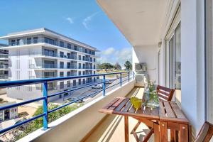 En balkon eller terrasse på Colina Sol T2 Quarteira Beach