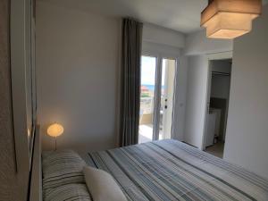 Posteľ alebo postele v izbe v ubytovaní Vista Mare Apartment con parcheggio privato