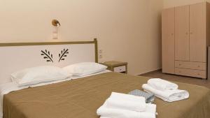 Postel nebo postele na pokoji v ubytování Anopoli Rooms